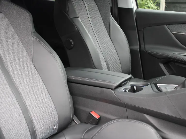 Peugeot 3008 Allure 1.2 PureTech 130PK Trekhaak, AppleCarPlay/AndroidAuto Navigatie, Lichtmetalen velgen, Parkeerhulp voor & achter afbeelding 33