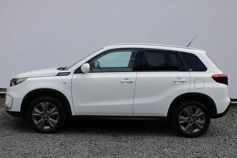Suzuki Vitara 1.4 Boosterjet Select Smart Hybrid , Automaat, 17000 km en Trekgewicht van 1500KG! afbeelding 2