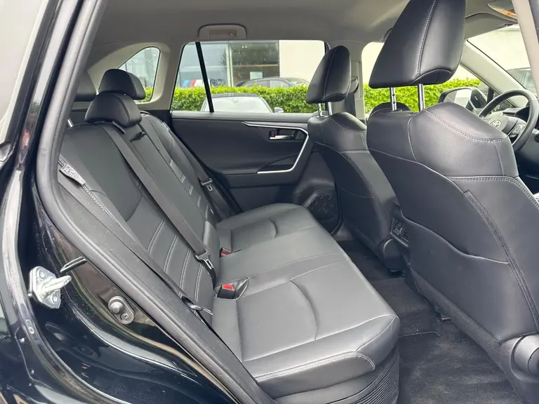 Toyota RAV4 2.5 Hybrid AWD Style 1.650 KG Trekgewicht, stuur- Camera, Parkeersensoren voor en achter afbeelding 5