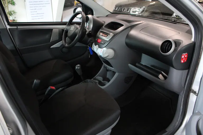 Toyota Aygo 1.0-12V Now Airco, Elektrische Ramen, Centrale Vergrendeling, Radio afbeelding 17