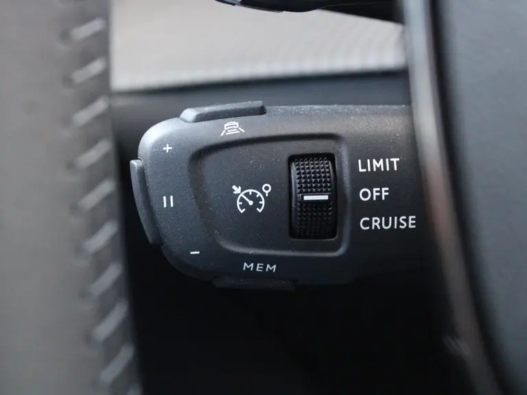 Peugeot 208 Allure 1.2 Hybrid 100PK e-DCS6 Automaat Keyless, Navigatie, Achteruitrijcamera, Stoelverwarming, Adaptieve Cruise Control afbeelding 21