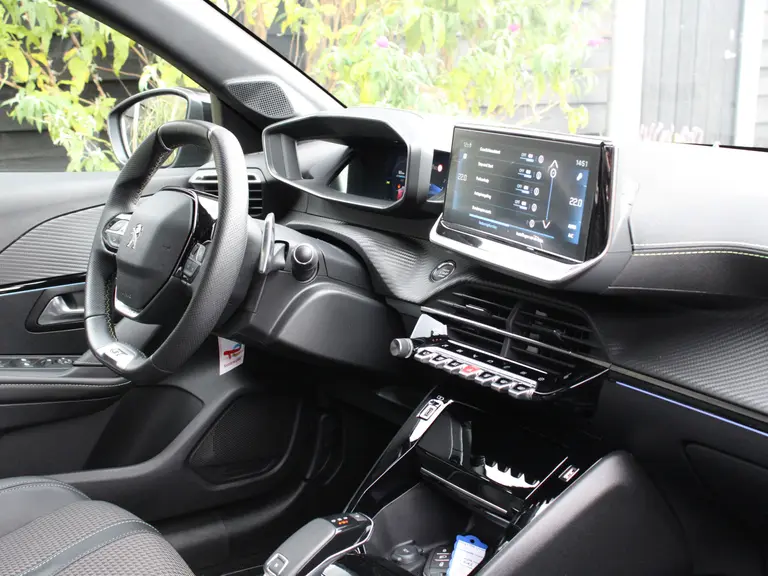 Peugeot 208 GT 1.2 PureTech 100PK EAT8 Automaat Navigatie, Trekhaak Afneembaar, Achteruitrijcamera, Stoelverwarming, Cruise Control, Climate Control afbeelding 18