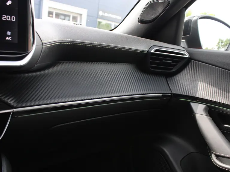 Peugeot 2008 GT-Line 1.2 PureTech 130PK Trekhaak, Navigatie, Achteruitrijcamera, Keyless Start, Parkeersensoren afbeelding 35