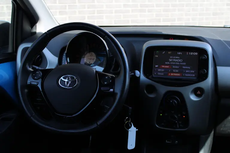 Toyota Aygo 1.0 VVT-i x-nav Achteruitrijcamera, Navigatie, Airco, Bluetooth afbeelding 11