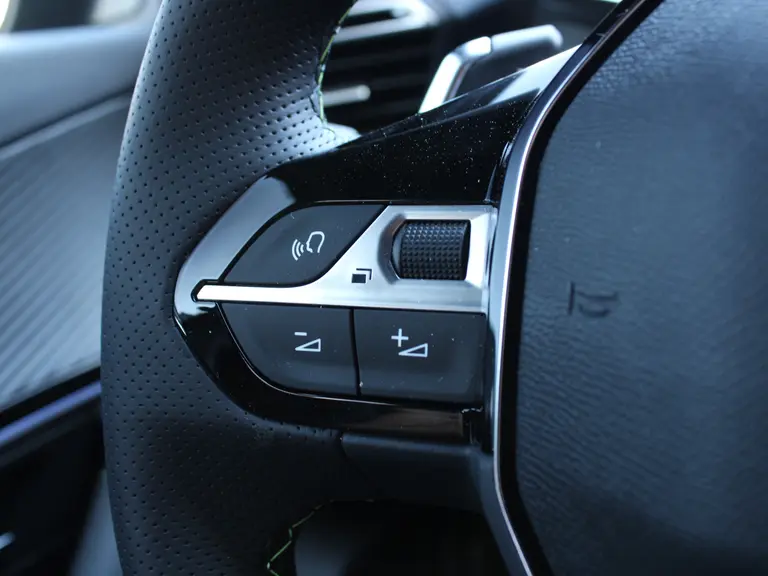 Peugeot 2008 GT 1.2 Hybrid 145PK Automaat Navigatie, Camera 360, Adaptieve cruise control, Lichtmetalen velgen afbeelding 32