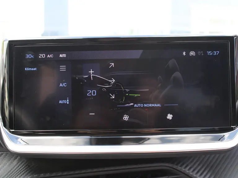 Peugeot 208 Allure 1.2 Hybrid 100PK e-DCS6 Automaat Navigatie, Achteruitrijcamera, Stoelverwarming, Adaptieve Cruise Control afbeelding 24