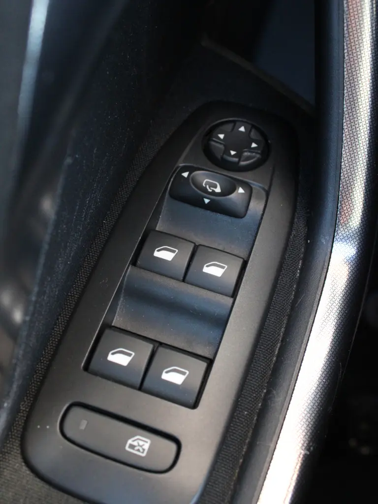 Peugeot 2008 1.2 PureTech 110PK Allure Trekhaak Achteruitrijcamera, Panoramadak afbeelding 12