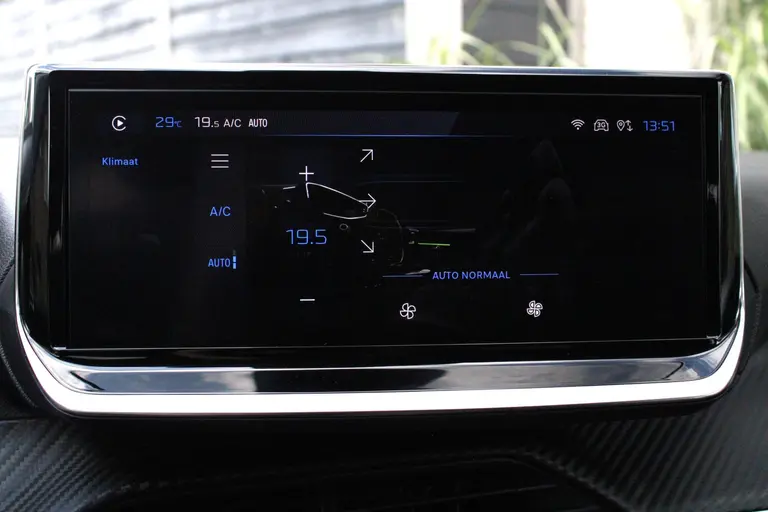 Peugeot 208 Allure 1.2 Hybrid 100PK e-DCS6 Automaat Navigatie, Achteruitrijcamera, Stoelverwarming, Adaptieve Cruise Control afbeelding 28