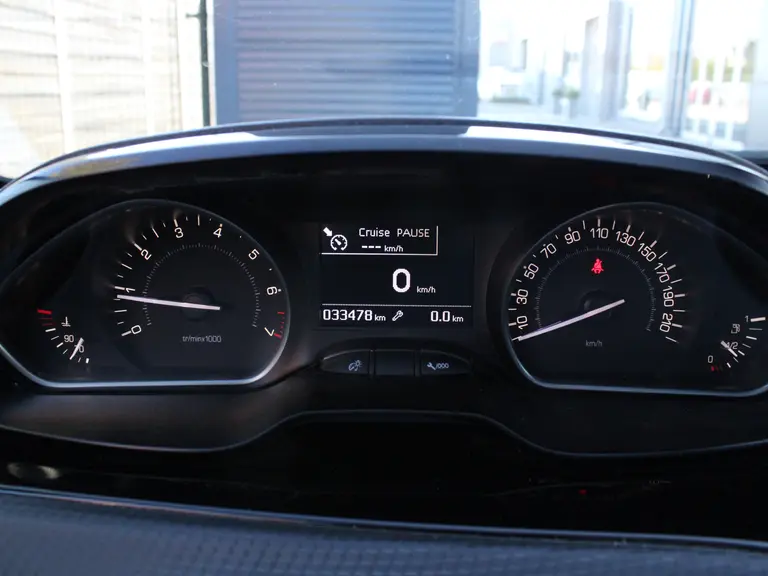 Peugeot 208 1.2 PureTech Tech 110PK Edition 5-drs Parkeerhulp voor en achter met camera, Navigatie, Apple Carplay/AndroidAuto, Panoramadak afbeelding 20