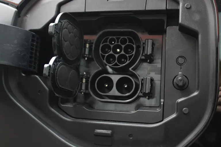 Toyota Bz4x Dynamic 71 kWh Automaat 3-fase Stuurverwarming, Elektrische bestuurdersstoel, Navigatie, Rondomzicht camera afbeelding 10
