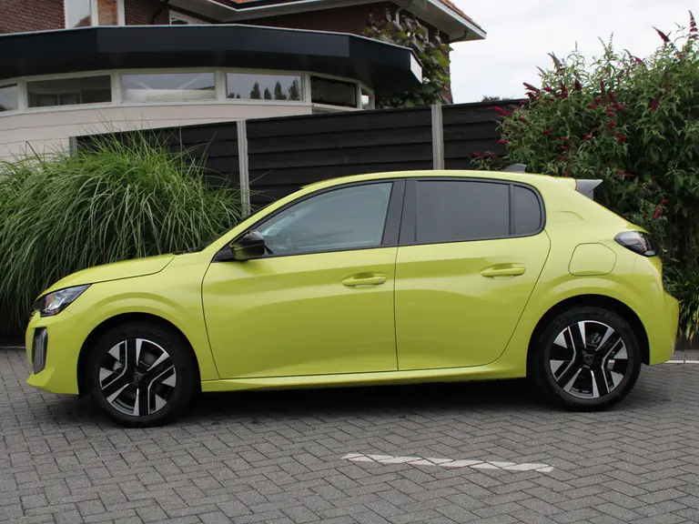 Peugeot 208 Allure Hybrid 100PK e-DCS6 Automaat Navigatie, Parkeerhulp voor & achter, Camera achter, Climate Control afbeelding 6