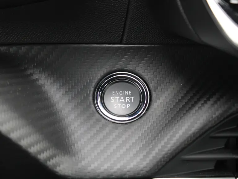 Peugeot 2008 GT 1.2 PureTech 130PK EAT8 Alcantara, Stoelverwarming, Camera, Navigatie, Cruise controle adaptief afbeelding 18