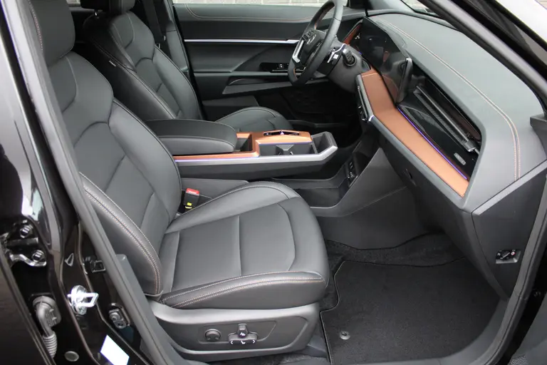KGM Torres EVX Platinum 73.4 kWh 207pk, Space Black, Warmtepomp, 18"inch LM velgen 7 jaar garantie! afbeelding 32