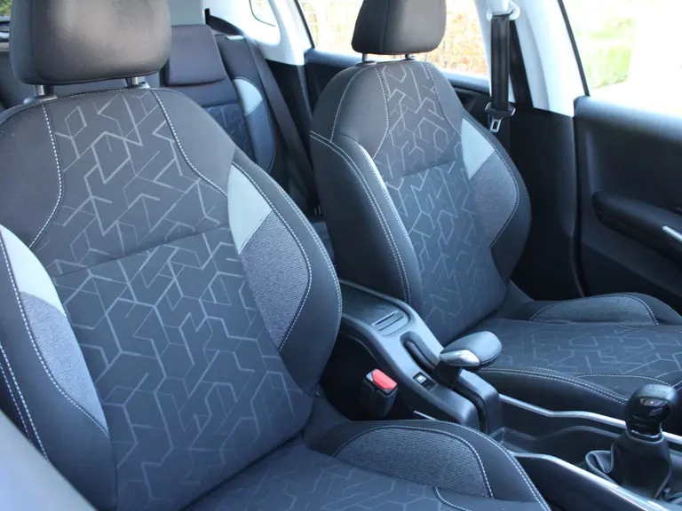 Peugeot 2008 1.2 PureTech 82PK Blue Lion Navigatie, Trekhaak, Parkeersensoren Achter, Apple Carplay, Android Auto, Panoramadak afbeelding 14