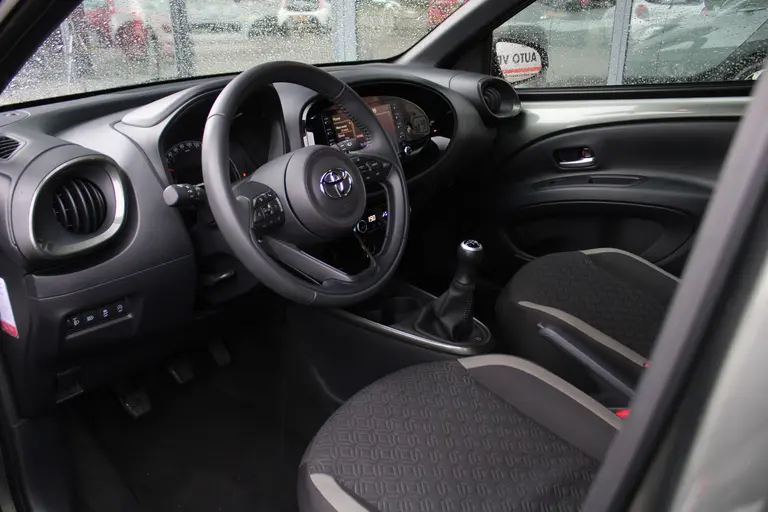 Toyota Aygo X 1.0 VVT-i MT Pulse Achteruitrijcamera, Cruise Control Adaptief, Airco Automatisch, DAB Radio afbeelding 16