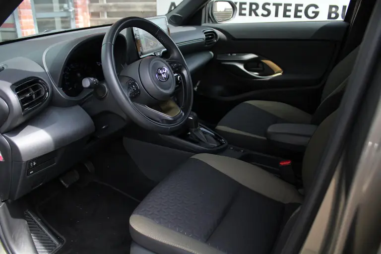 Toyota Yaris Cross 1.5 Hybrid Explore Achteruitrijcamera, Cruise Control Adaptief, Navigatie, Stoelverwarming afbeelding 14