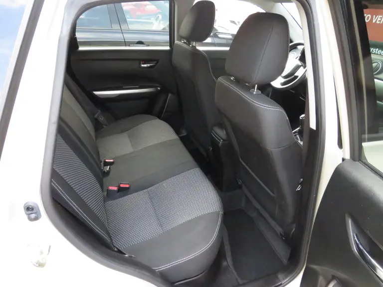 Suzuki Vitara 1.0 Boosterjet Select 1e Eig, Dealer Onderhouden, Cruise control En Android/Apple Carplay afbeelding 11