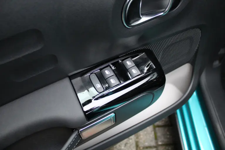 Citroën C3 1.2 PureTech Max 110 PK Cruise/Climate control, Navigatie, Camera, Apple Carplay/Android Auto, Radio/DAB, 17"LM Velgen afbeelding 8