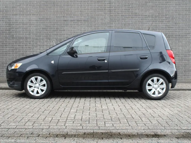Mitsubishi Colt 1.3 Edition Two airco, cruise control, lichtmetalen velgen afbeelding 2