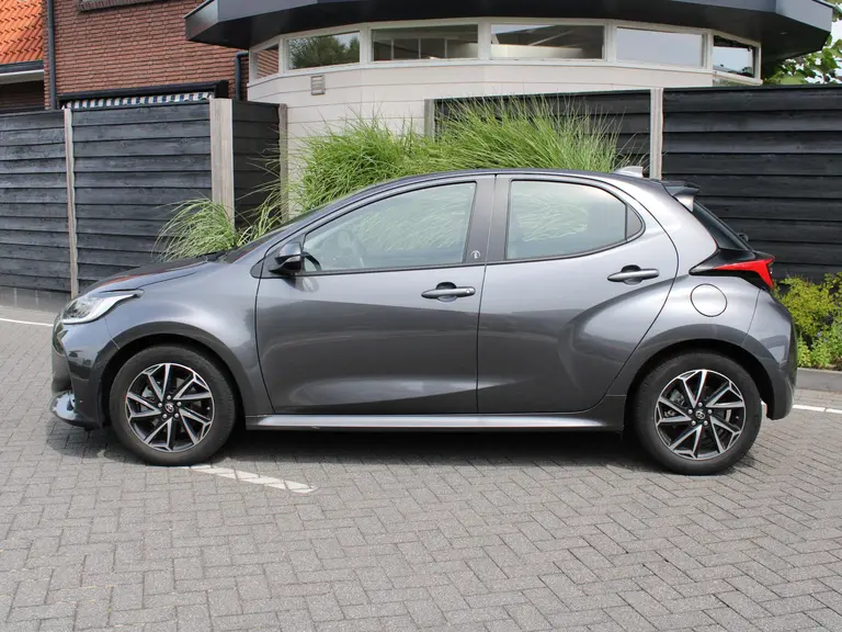 Toyota Yaris Dynamic 1.5 Hybrid 115PK Automaat Lichtmetalen velgen, Achteruitrij camera, Climate Control, KeylessEntry, AppleCarplay/Android Auto Navigatie afbeelding 4