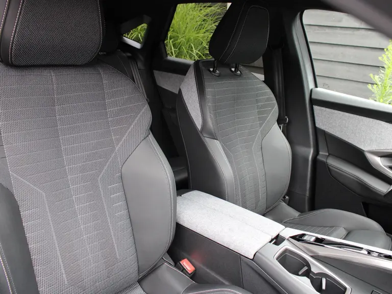 Peugeot 3008 Allure 1.2 Hybrid 136PK e-DCS6 Automaat Navigatie, Rondomzichtcamera, Stoel & Stuurwielverwarming, Keyless, Draadloze Telefoonlader afbeelding 15