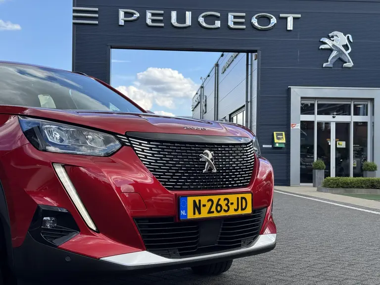 Peugeot 2008 Allure Pack 1.2 PureTech 130PK Navigatie, Achteruitrijcamera, Keyless, Parkeersensoren, Apple Carplay, Android Auto afbeelding 3