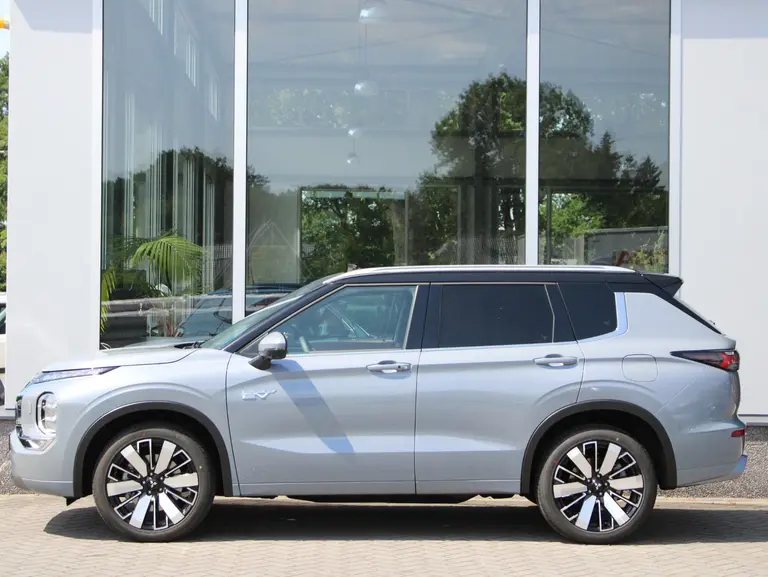 Mitsubishi Outlander 2.4 PHEV Instyle+ Lederen Interieur, Elektrisch Glazen Panoramadak, Stoelventilatie, Yamaha Audio afbeelding 17