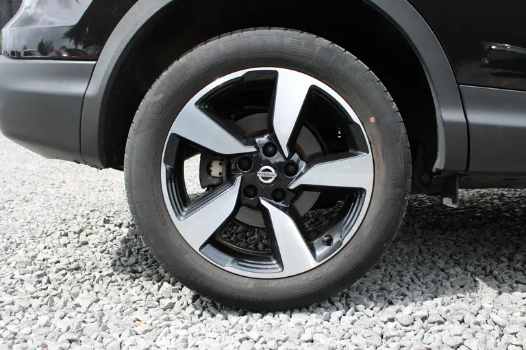 Nissan QASHQAI 1.2 N-Vision, Automaat, Parkeersensoren voor en Achter Panorama Dak! afbeelding 4