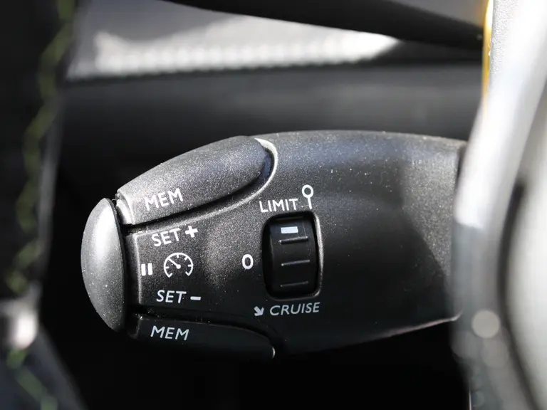 Peugeot 208 1.2 PureTech 100PK GT Navigatie, Parkeerhulp voor & achter, Zwart dak, Camera Achter afbeelding 31