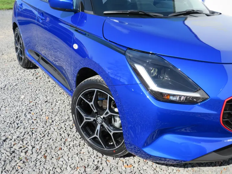 Suzuki Swift 1.2 Select Smart Hybrid, SPECIALE JUBILEUM 17 inch LM-Velgen, Stripingpakket en Shark Fin Antenne afbeelding 33
