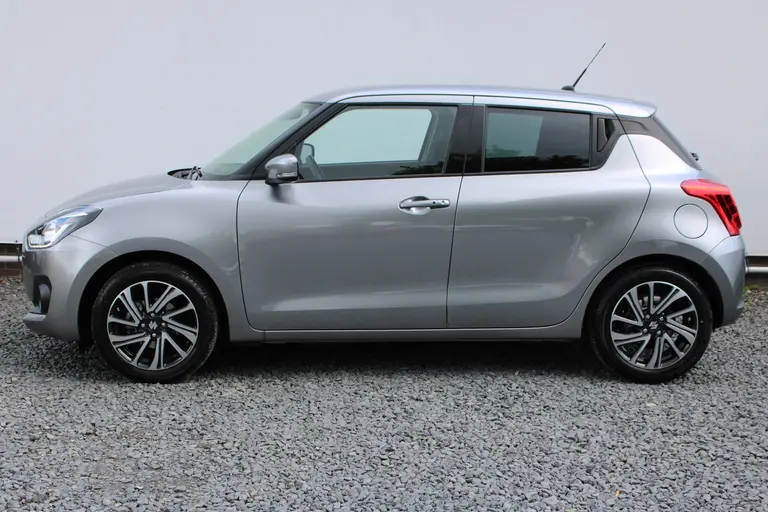 Suzuki Swift 1.2 Style Smart Hybrid, Automaat, Parkeersensoren Cruise-Control, Achteruitrijcamera en Navigatie! 23950 afbeelding 2