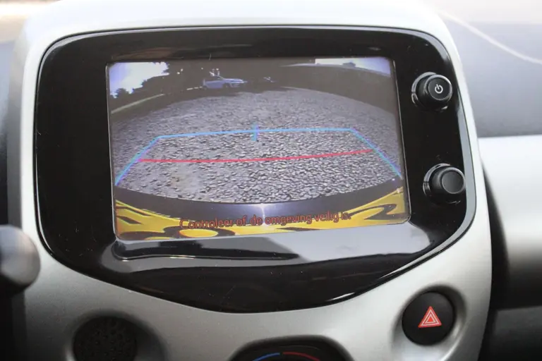 Toyota Aygo 1.0 VVT-i x-play Achteruitrijcamera, Airco, Bluetooth, Elektrische Ramen afbeelding 22