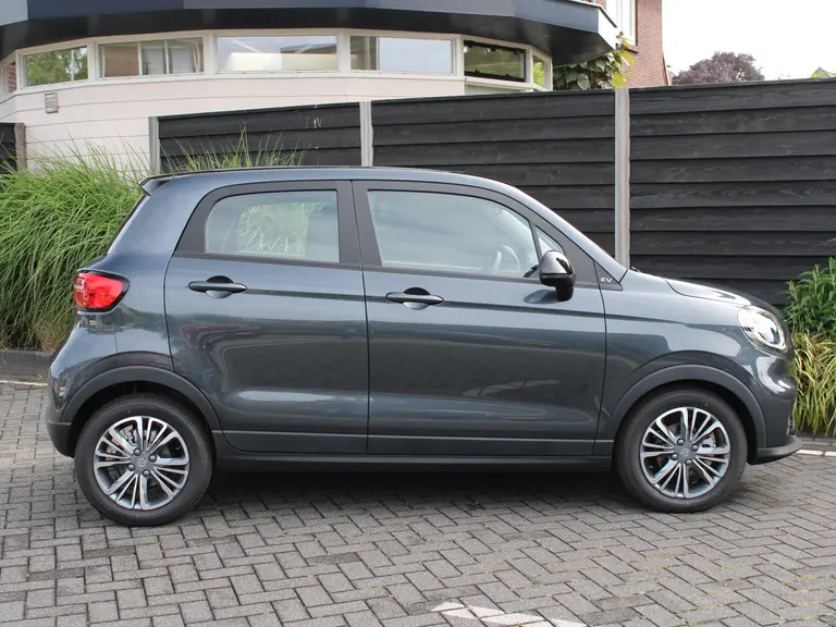 Leapmotor T03 Design 37.3 kWh Navigatie, Camera achter, Parkeerhulp achter, Audio, Keyless Start, Lichtmetalen velgen afbeelding 8