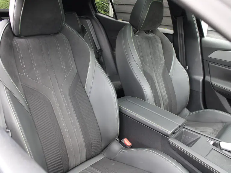 Peugeot 408 GT 1.2 PureTech 130PK EAT8 Automaat Navigatie, Rondomzichtcamera, Stoelverwarmig, Massage, Stuurverwarming, Panoramadak, Trekhaak afbeelding 20