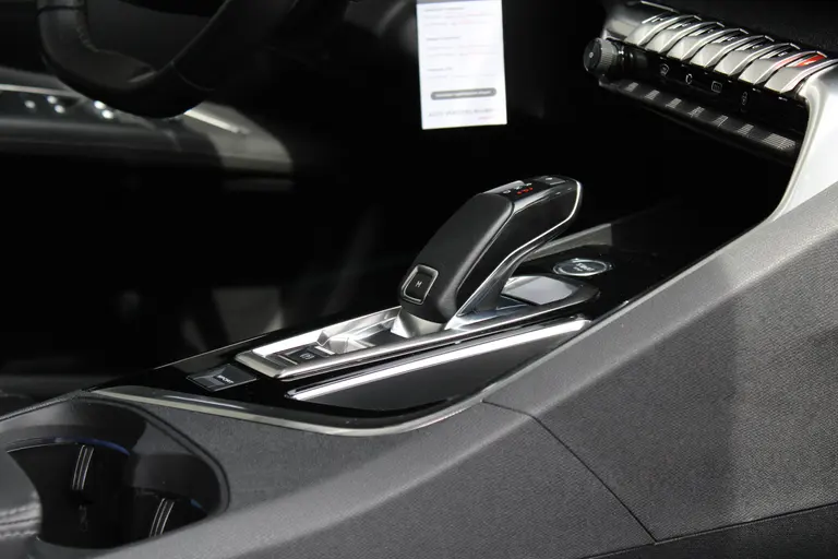 Peugeot 3008 1.2 PureTech Allure Automaat, Trekhaak, Navigatie, CruiseControl, Applecarpl./Andr. Auto afbeelding 35