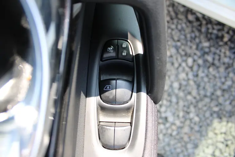 Nissan QASHQAI 1.2 Connect Edition Lage kilometerstand, Dealeronderhouden, Eerste eigenaar afbeelding 19