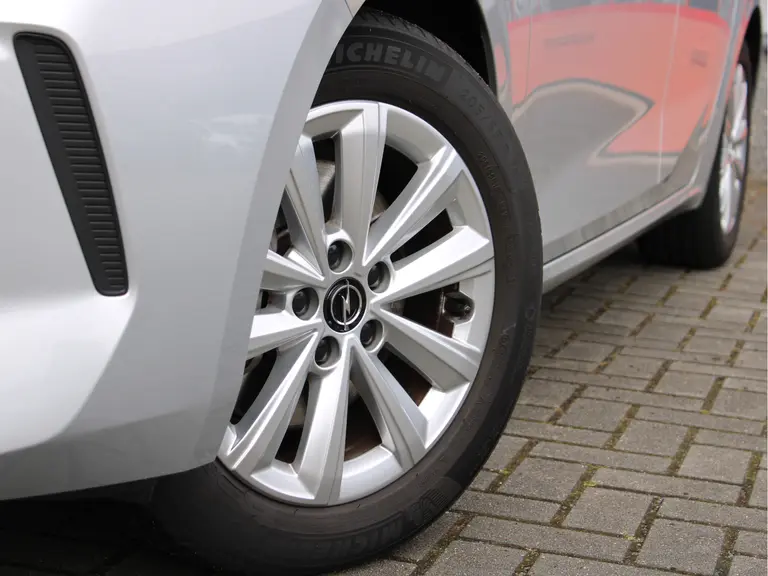 Opel Astra Sports Tourer 1.2 Level 2 Cruise en Climate Control, Parkeersensoren Voor en Achter, Navigatie afbeelding 2