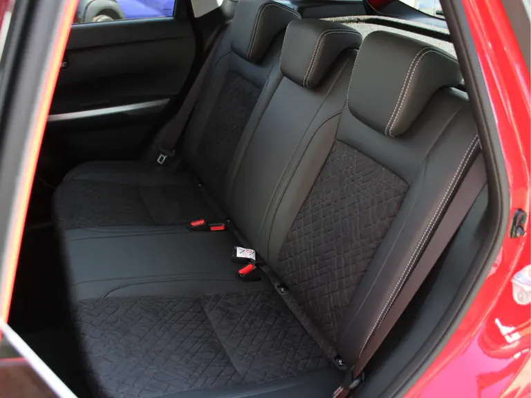 Suzuki Vitara 1.5 Hybrid Style 115PK Automaat Panoramadak, Navigatie, Parkeersensoren V en A, Stoelverwarming, Achteruitrijcamera afbeelding 7