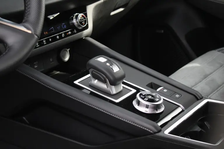 Mitsubishi Outlander 2.4 PHEV First Edition 20" LM velgen, Stuur+stoelverwarming, Standkachel, Premium audio, PDC V+A, Trekgewicht 1.600 KG. afbeelding 10