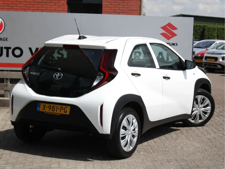 Toyota Aygo X 1.0 VVT-i MT Adaptieve Cruise Control, Airco, Hill Hold Functie, Elektrische Ramen Voor afbeelding 3