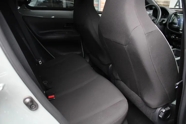 Toyota Aygo X 1.0 VVT-i S-CVT Pulse Automaat Achteruitrijcamera, Parkeersensoren Voor en Achter, Cruise Control Adaptief, Stoelverwarming afbeelding 19