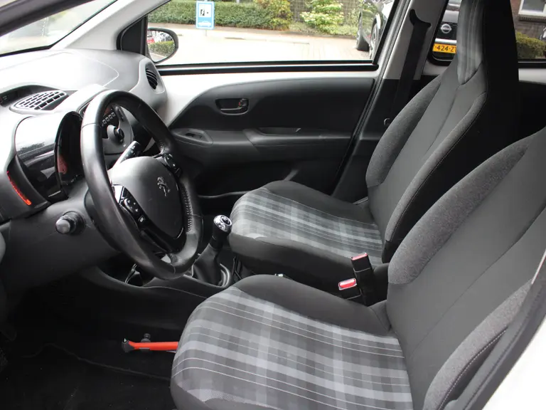 Peugeot 108 1.0 e-VTi Active 72PK 5DRS Bluetooth, Airco, Centrale vergrendeling, Audio afbeelding 7