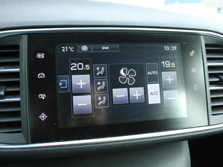 Peugeot 308 1.2 PureTech Active Trekhaak, Climat control, Cruise control, Allseasonbanden, Lichtmetalen velgen afbeelding 13