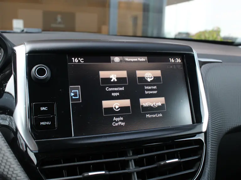 Peugeot 2008 1.2 PureTech Active 110PK Climate Control, Trekhaak, Navigatie afbeelding 21