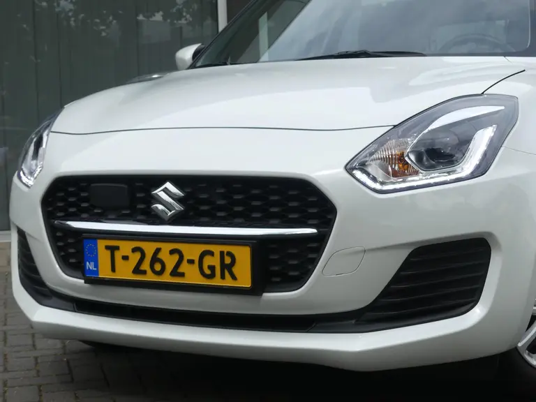 Suzuki Swift 1.2 Comfort Smart Hybrid Trekhaak, Cruise Control, Airco, LM Velgen afbeelding 25