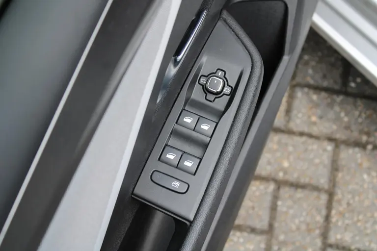 Opel Astra Sports Tourer 1.2 Level 2 Cruise en Climate Control, Parkeersensoren Voor en Achter, Navigatie afbeelding 13