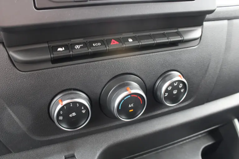 Renault Master Bakwagen T35 2.3 dCi 145PK L3 EL Energy Red By Renault Achteruitrijcamera, Airconditioning, Audio/BlueTooth, Cruise control, DHollandia Bakopbouw met laadklep afbeelding 25