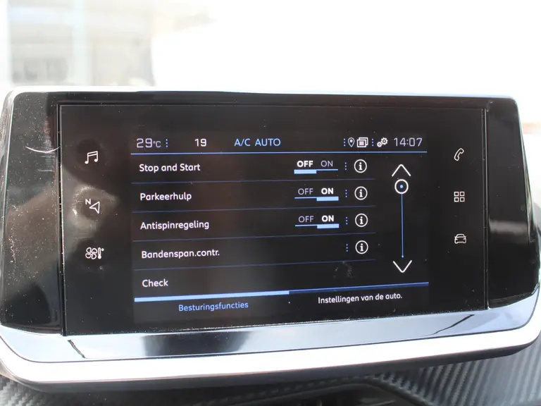 Peugeot 2008 1.2 PureTech Allure Camera, Trekhaak, Navigatie afbeelding 22