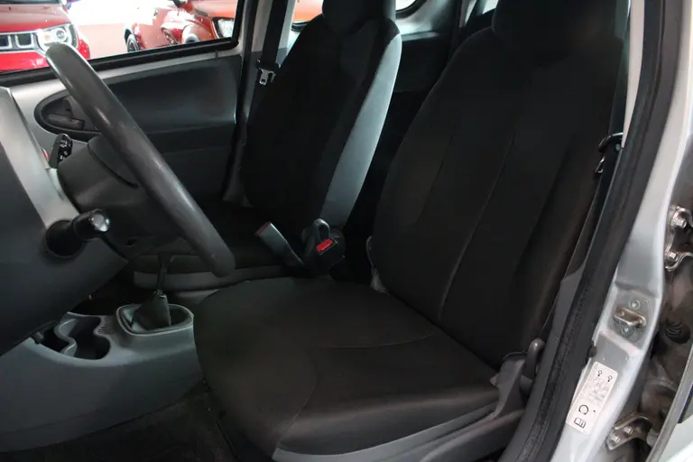 Toyota Aygo 1.0-12V Now Airco, Elektrische Ramen, Centrale Vergrendeling, Radio afbeelding 5