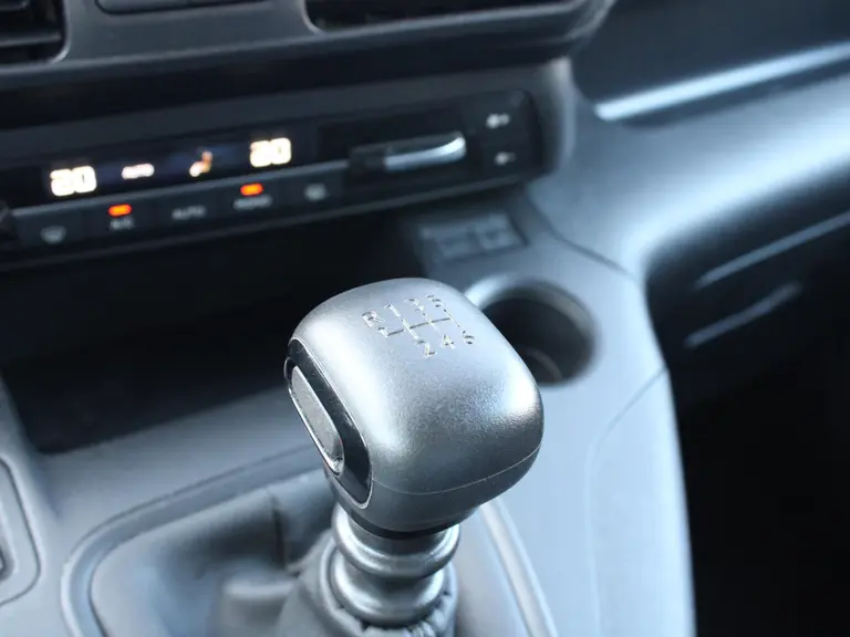 Peugeot Partner Asphalt 1.5 BlueHDI 130PK Achteruitrijcamera, Keyless, Parkeersensoren Voor & Achter, Apple Carplay, Android Auto afbeelding 31